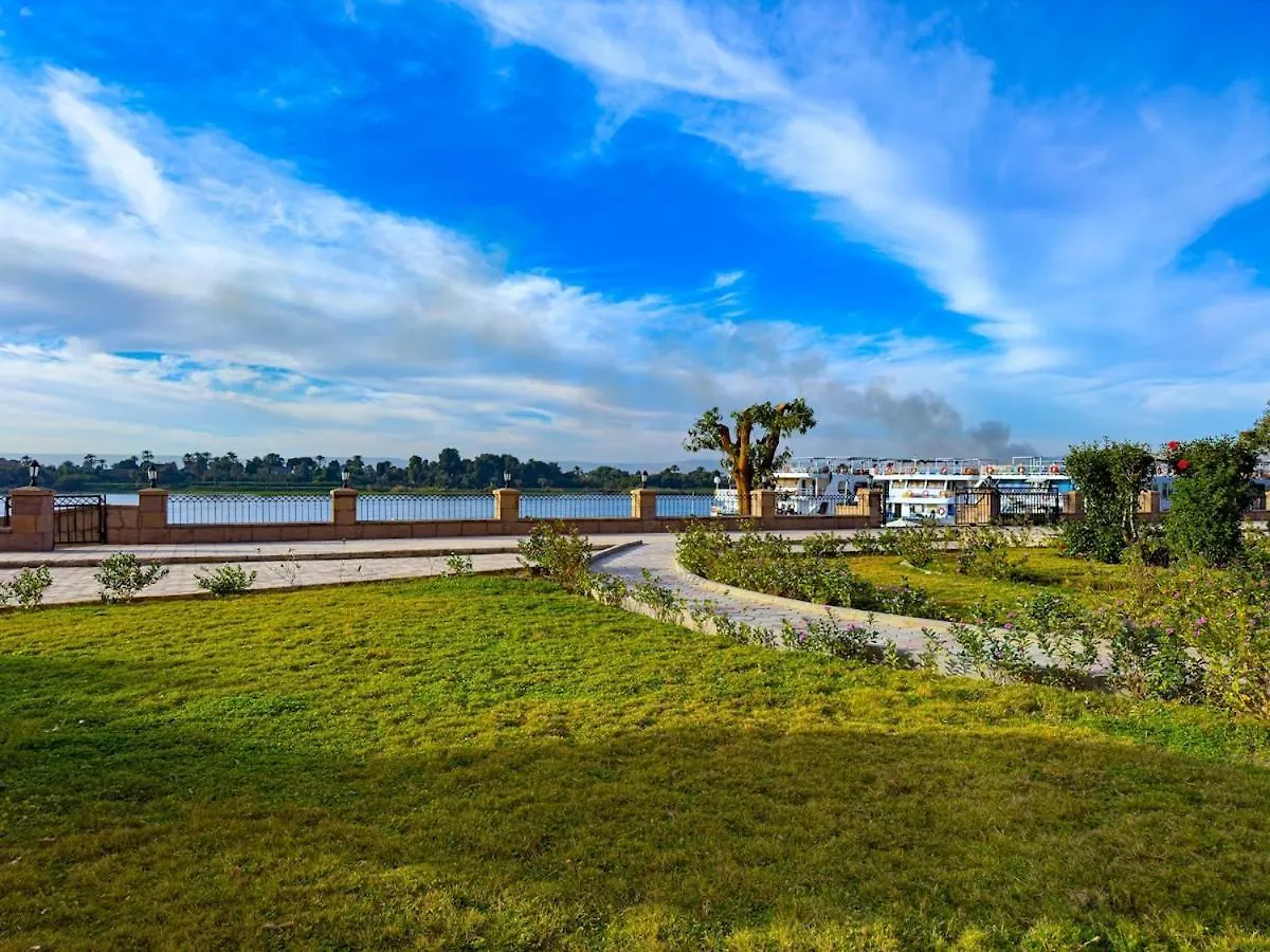 Nile-Front Panoramic Apartment Luxor
